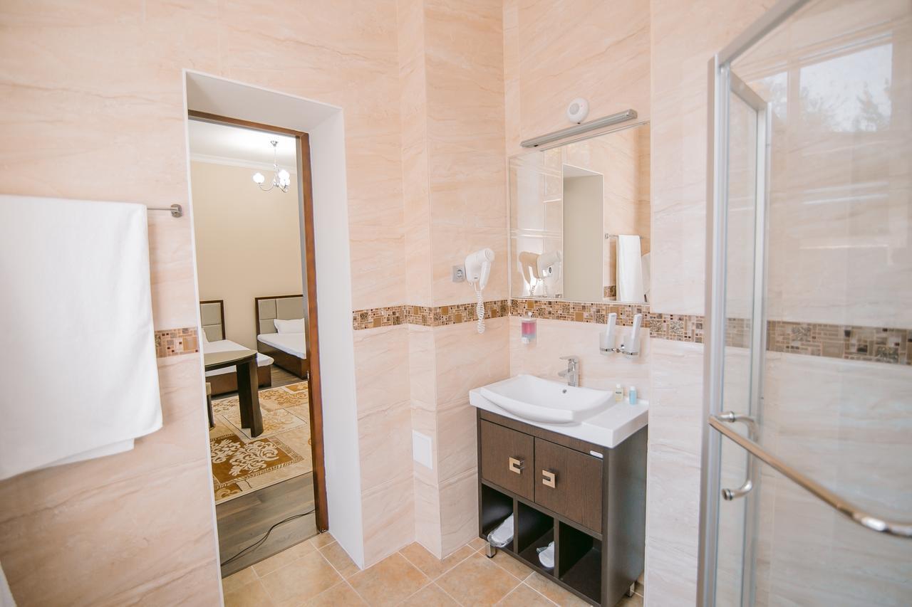 Hotel Inju Taraz Ngoại thất bức ảnh